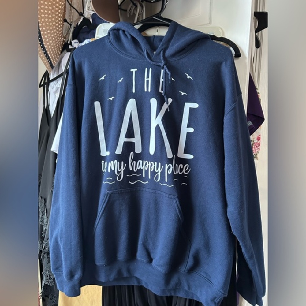 ‘The Lake is My Happy Place' Women’s Hoodie Sweatshirt Size Medium by GILDAN